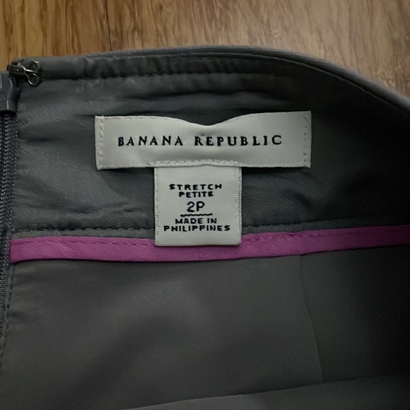 Banana Republic Pencil Skirt - Picture 2 of 3